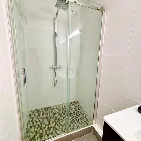 Moderne Et Lumineux Avec Balcon Vue A *