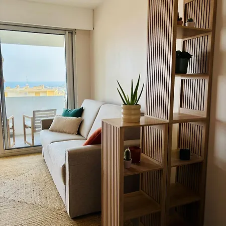 Moderne Et Lumineux Avec Balcon Vue A Apartment